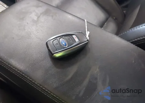 2017 Subaru Outback 3.6R Limited z USA, uszkodzony, nr VIN 4S4BSENC2H3229109